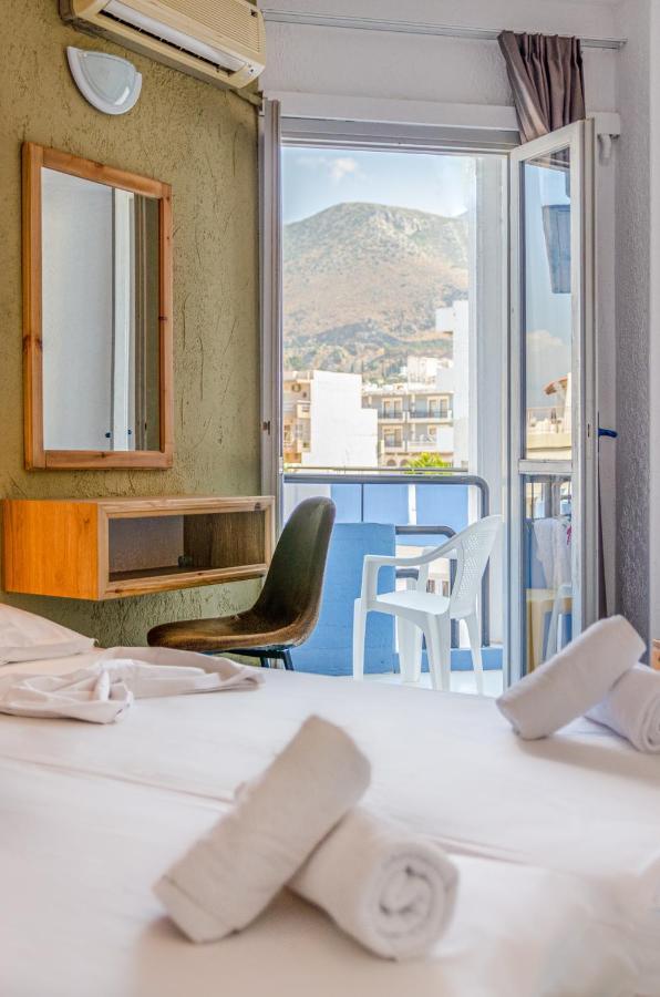 Simple Blue Hotel 2*