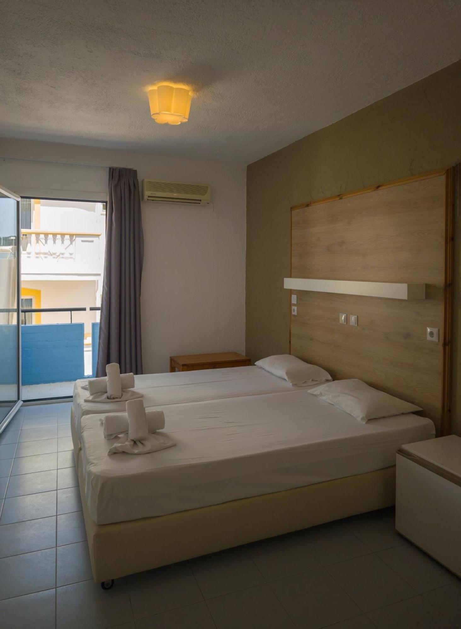 Simple Blue Hotel 2*